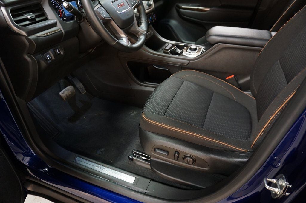 2023 GMC Acadia AT4