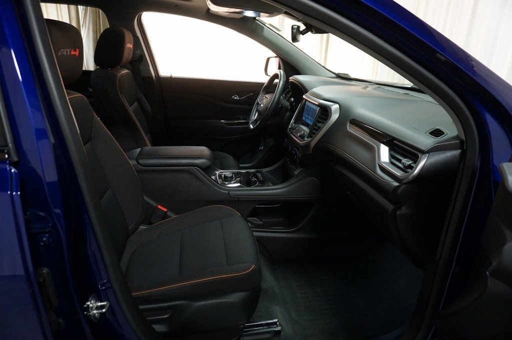 2023 GMC Acadia AT4