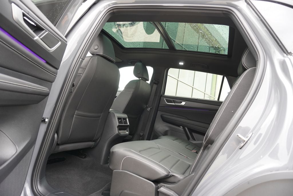 2026 Volkswagen Atlas Cross Sport 2.0T SEL R-Line Black