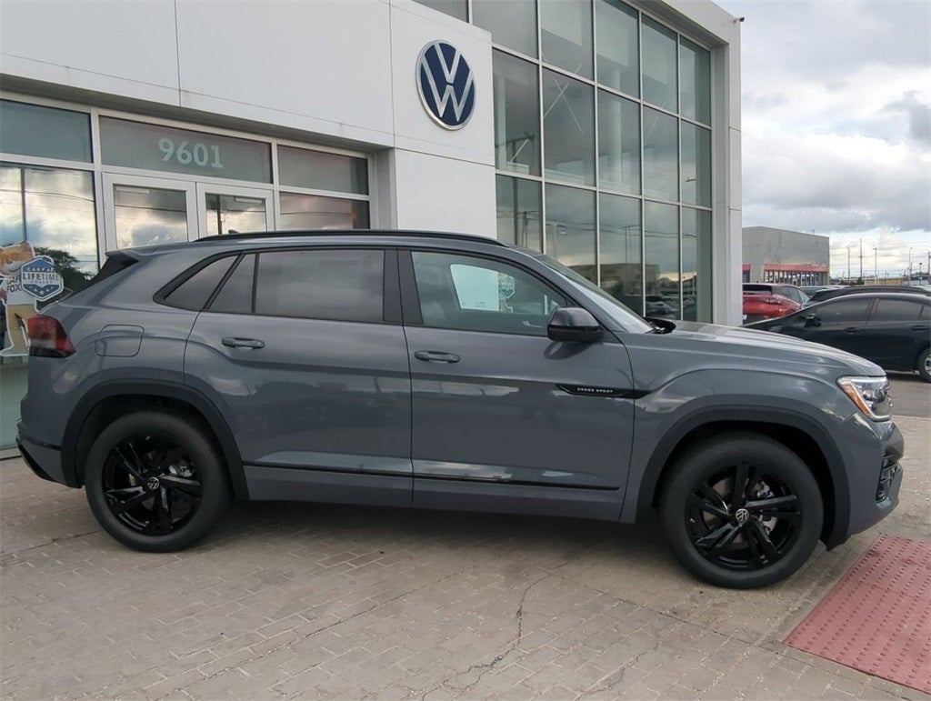 2026 Volkswagen Atlas Cross Sport 2.0T SEL R-Line Black