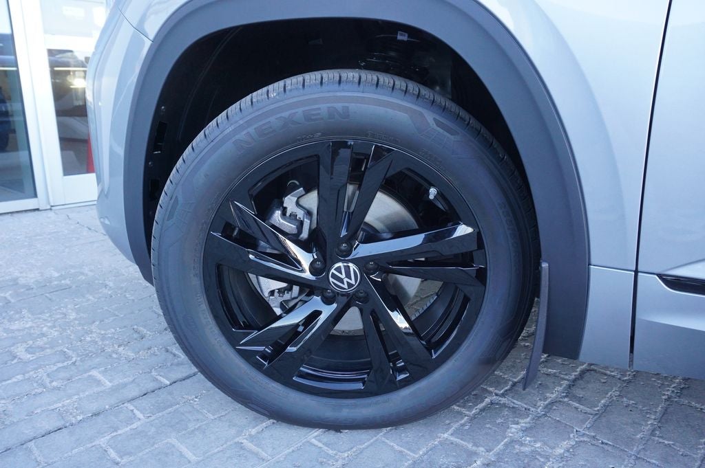 2026 Volkswagen Atlas Cross Sport 2.0T SEL R-Line Black
