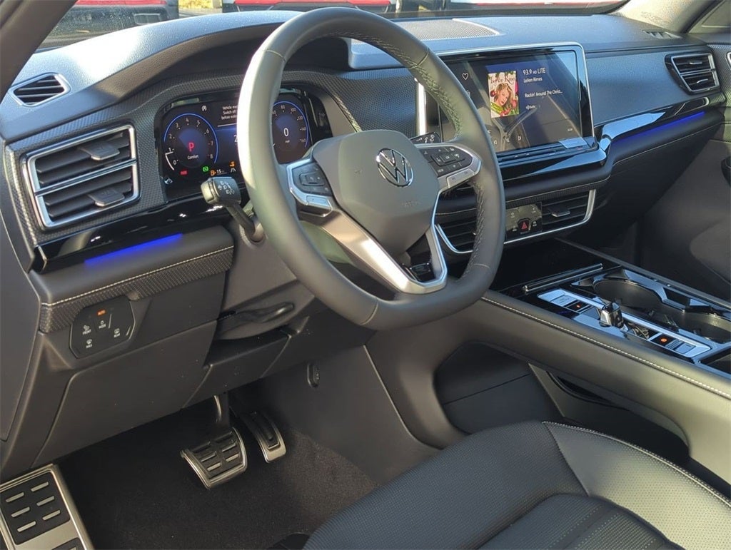 2026 Volkswagen Atlas Cross Sport 2.0T SEL R-Line Black