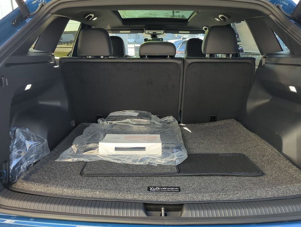 2026 Volkswagen Atlas Cross Sport 2.0T SEL R-Line Black