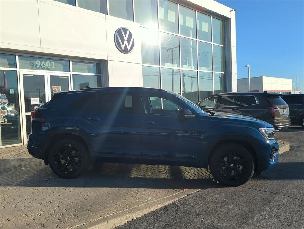 2026 Volkswagen Atlas Cross Sport 2.0T SEL R-Line Black