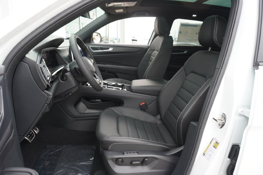 2026 Volkswagen Atlas Cross Sport SEL R-Line Black