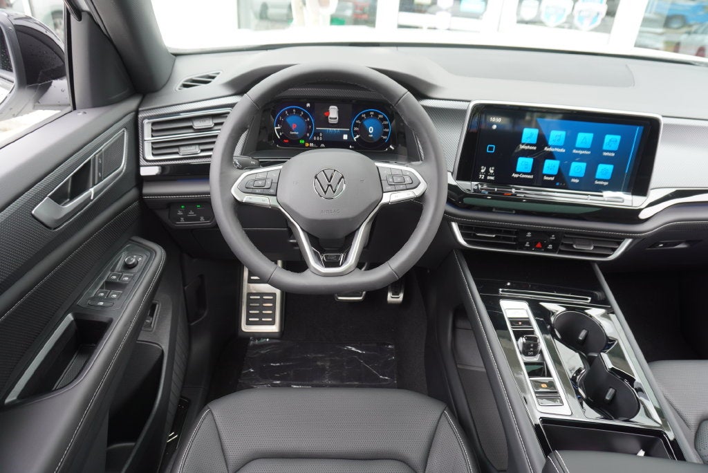 2026 Volkswagen Atlas Cross Sport SEL R-Line Black