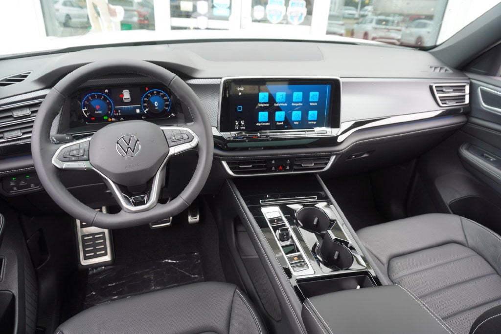 2026 Volkswagen Atlas Cross Sport SEL R-Line Black