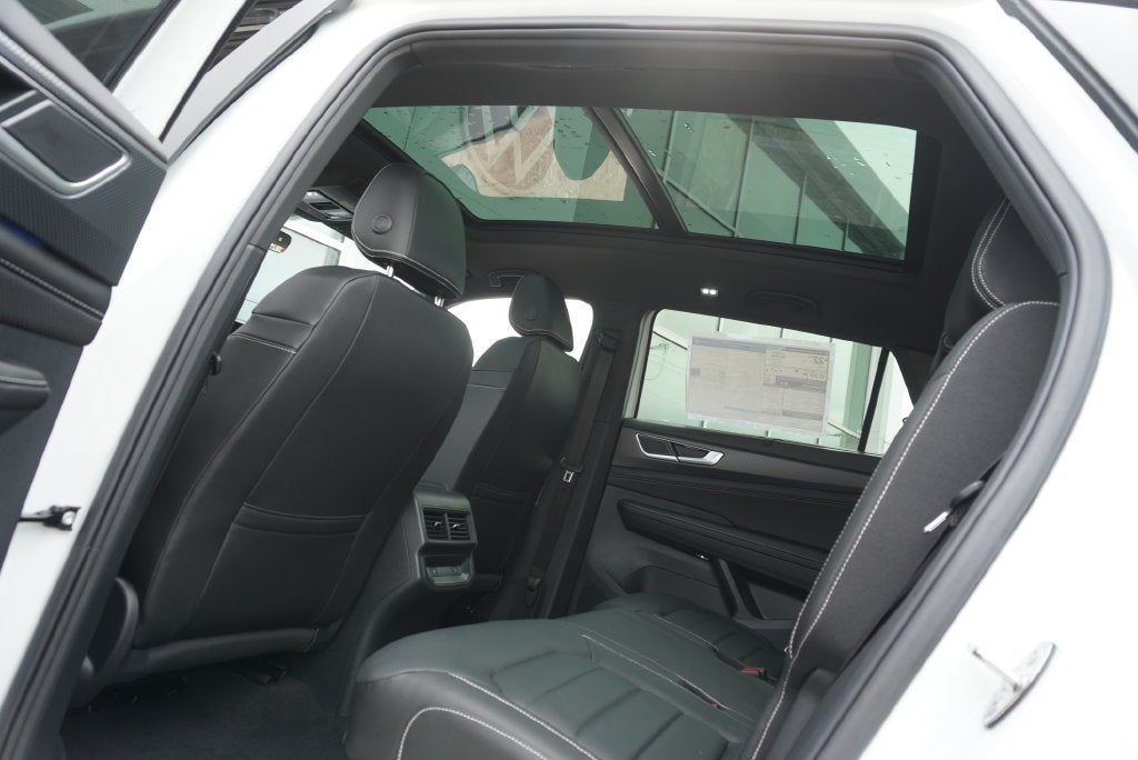 2026 Volkswagen Atlas Cross Sport SEL R-Line Black