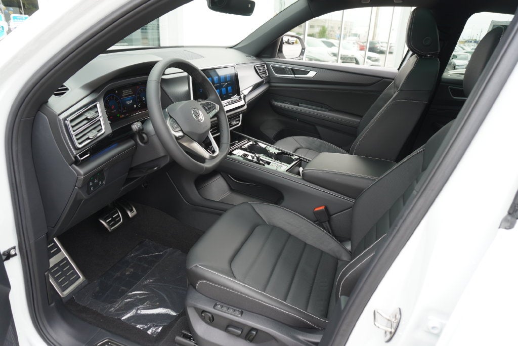 2026 Volkswagen Atlas Cross Sport SEL R-Line Black