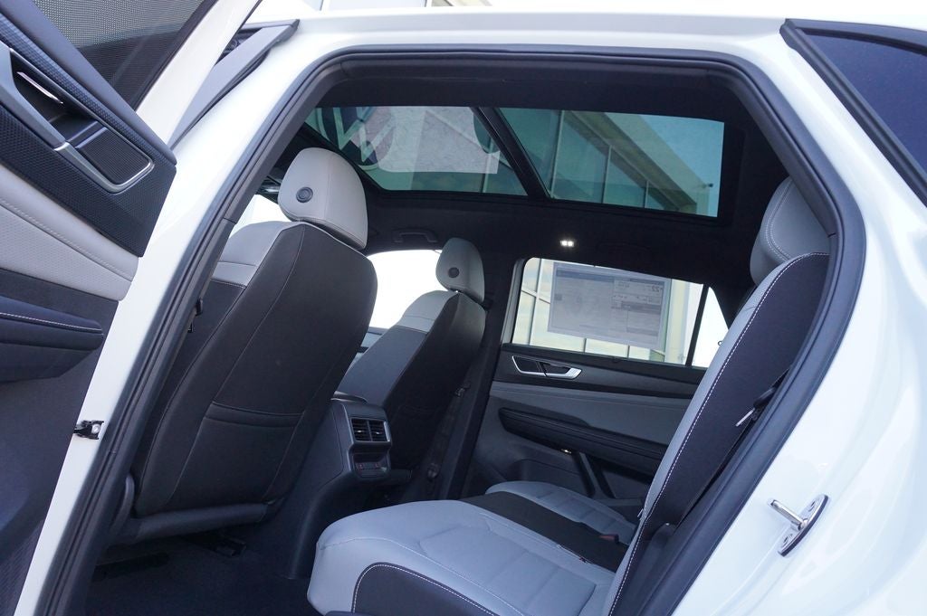 2026 Volkswagen Atlas Cross Sport 2.0T SEL R-Line Black