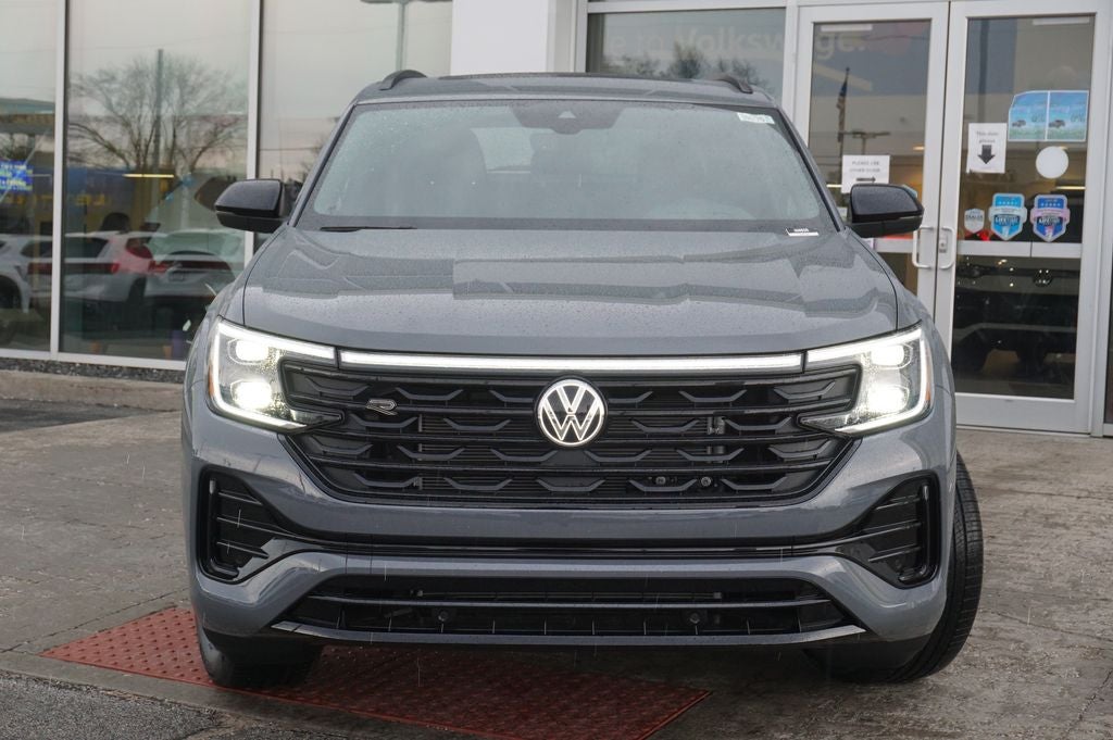 2026 Volkswagen Atlas Cross Sport 2.0T SEL R-Line Black