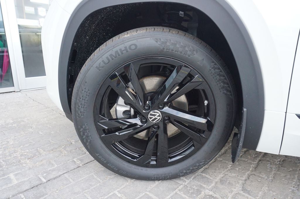 2026 Volkswagen Atlas Cross Sport 2.0T SEL R-Line Black