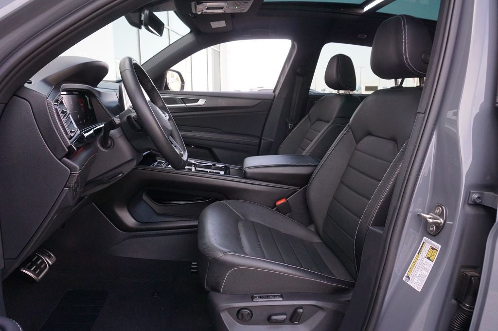 2026 Volkswagen Atlas Cross Sport 2.0T SEL R-Line Black