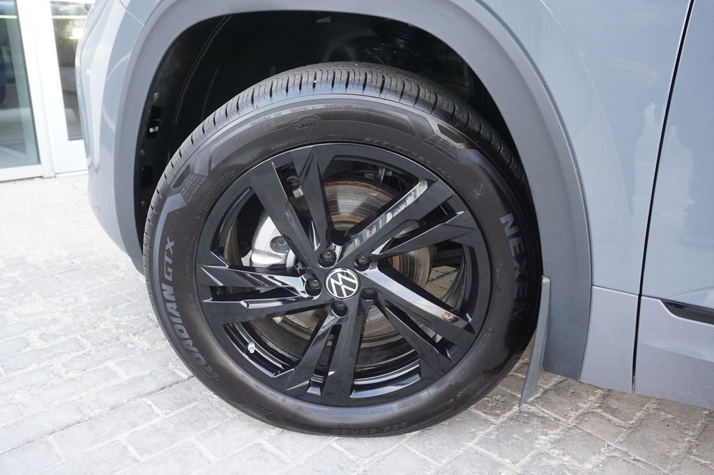 2026 Volkswagen Atlas Cross Sport 2.0T SEL R-Line Black