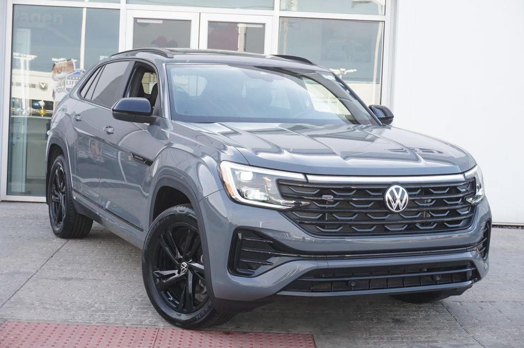 2026 Volkswagen Atlas Cross Sport 2.0T SEL R-Line Black
