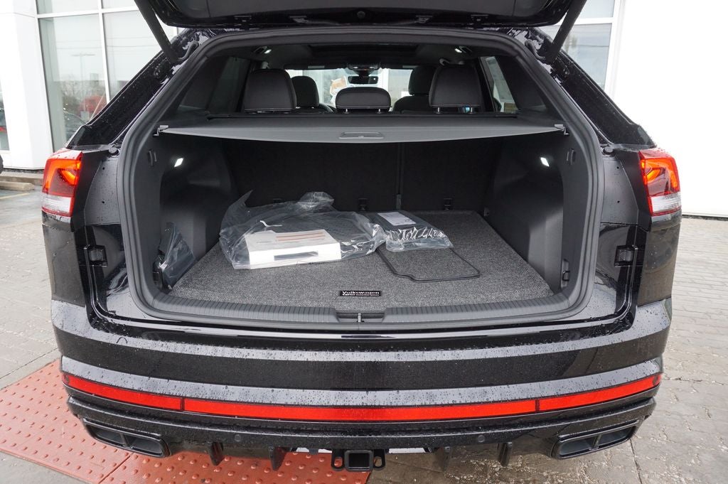 2026 Volkswagen Atlas Cross Sport 2.0T SEL R-Line Black