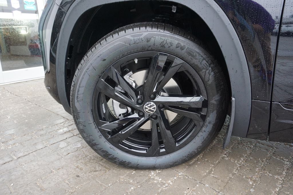 2026 Volkswagen Atlas Cross Sport 2.0T SEL R-Line Black