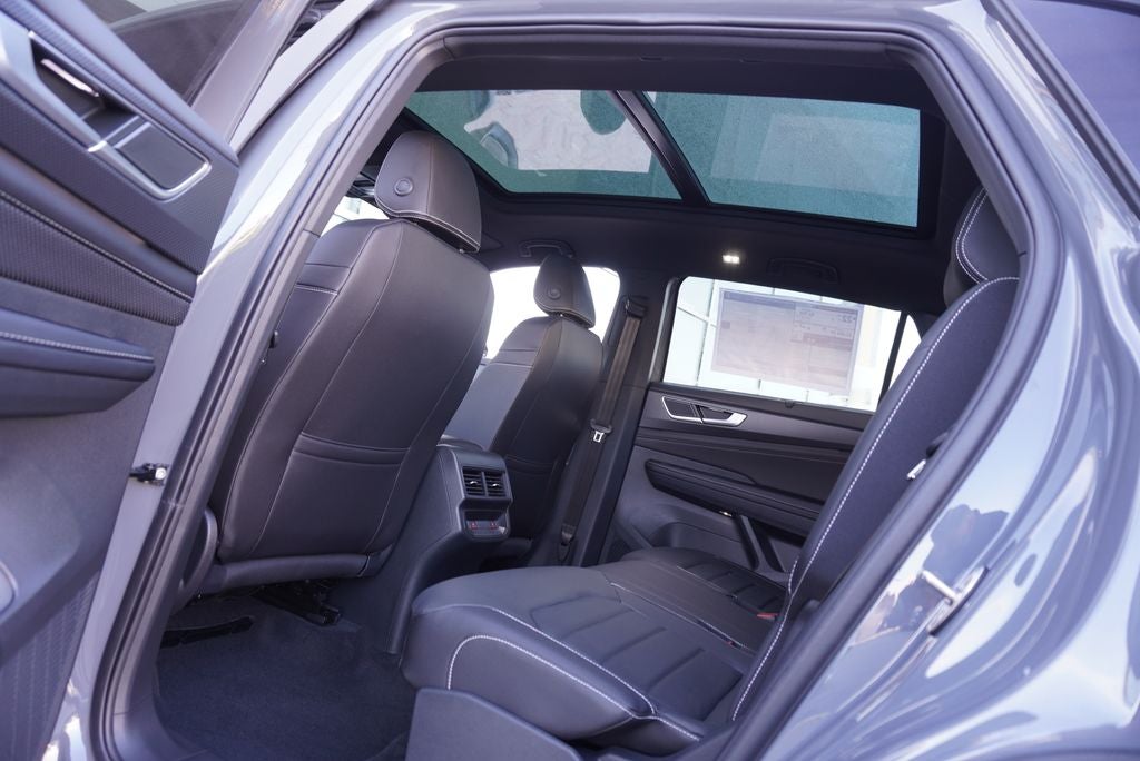 2026 Volkswagen Atlas Cross Sport SEL R-Line Black