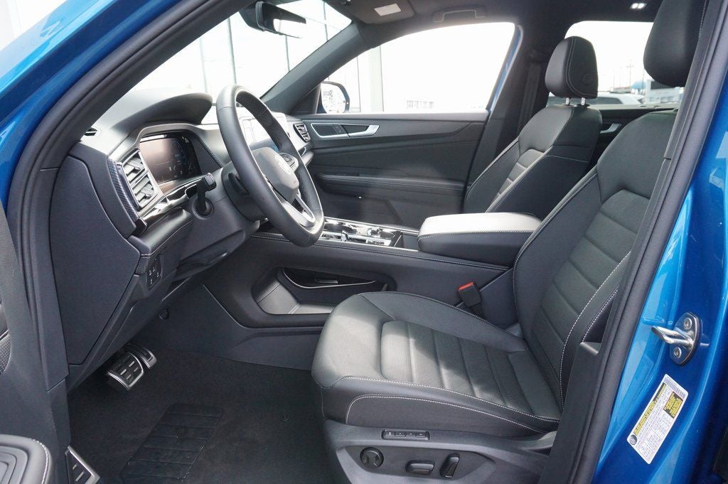 2025 Volkswagen Atlas Cross Sport 2.0T SEL R-Line Black