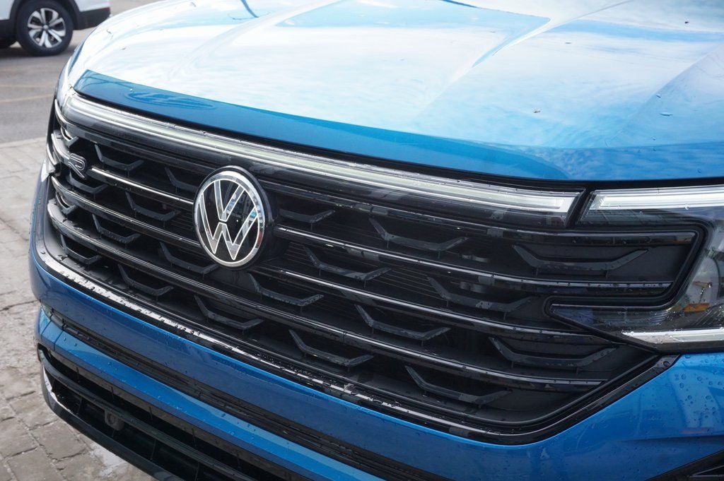 2025 Volkswagen Atlas Cross Sport 2.0T SEL R-Line Black