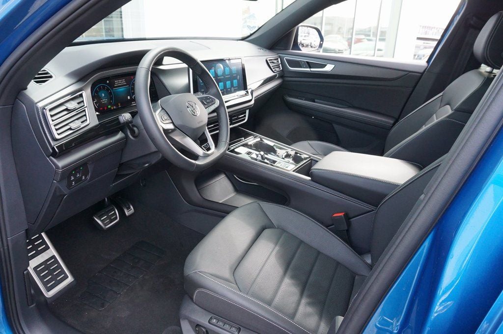 2025 Volkswagen Atlas Cross Sport 2.0T SEL R-Line Black