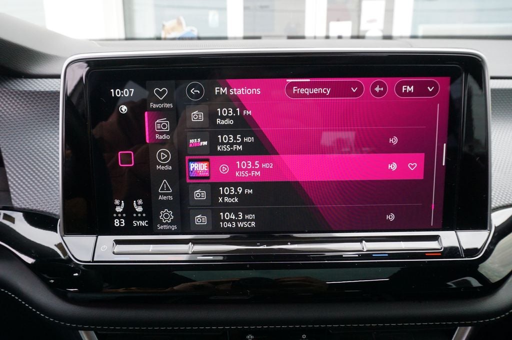 2024 Volkswagen Atlas Cross Sport 2.0T SEL R-Line