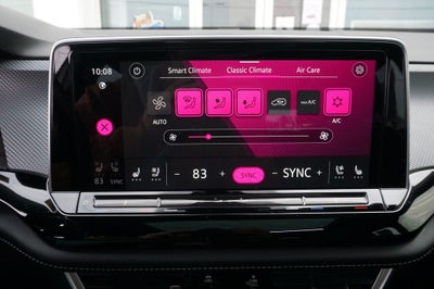 2024 Volkswagen Atlas Cross Sport 2.0T SEL R-Line