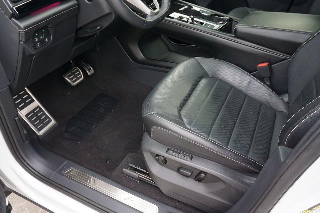 2024 Volkswagen Atlas Cross Sport 2.0T SEL R-Line