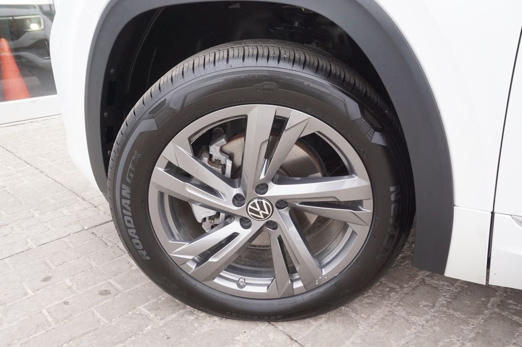 2024 Volkswagen Atlas Cross Sport 2.0T SEL R-Line