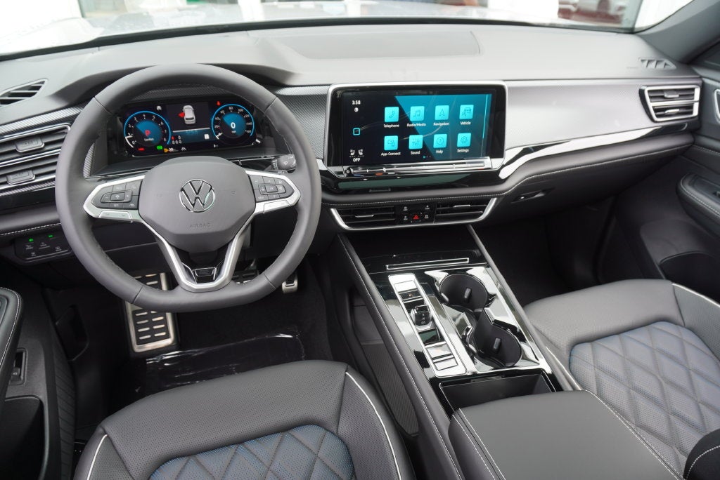 2026 Volkswagen Atlas Cross Sport SEL Premium R-Line