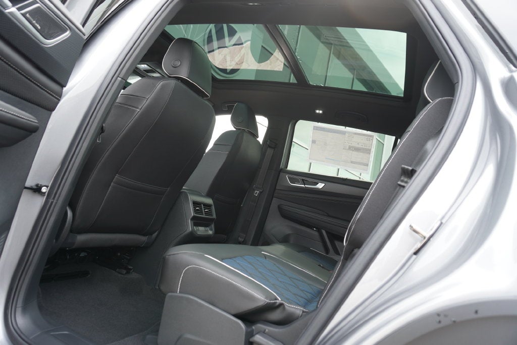 2026 Volkswagen Atlas Cross Sport SEL Premium R-Line