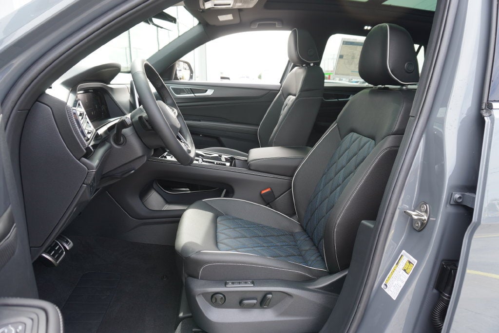 2026 Volkswagen Atlas Cross Sport SEL Premium R-Line