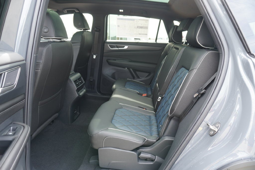 2026 Volkswagen Atlas Cross Sport SEL Premium R-Line