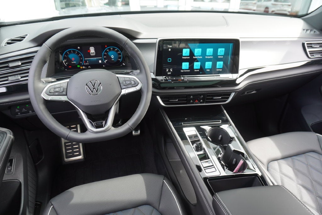 2026 Volkswagen Atlas Cross Sport SEL Premium R-Line