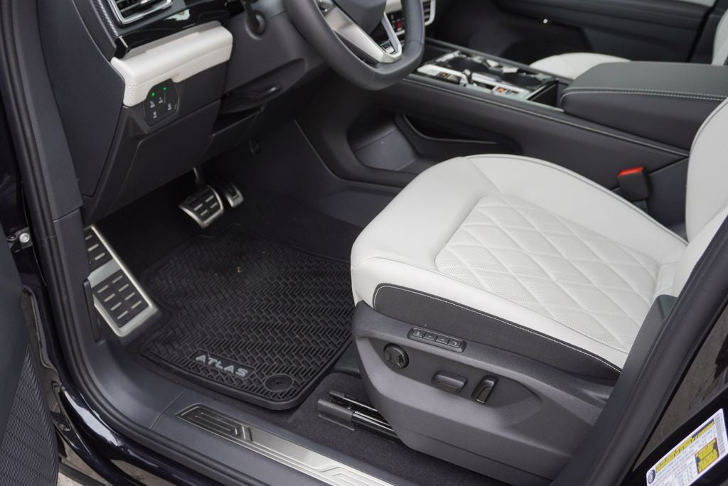 2026 Volkswagen Atlas Cross Sport SEL Premium R-Line