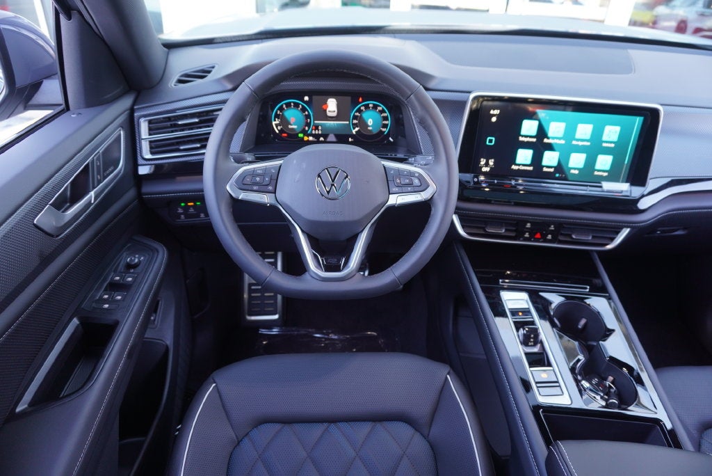 2026 Volkswagen Atlas Cross Sport SEL Premium R-Line