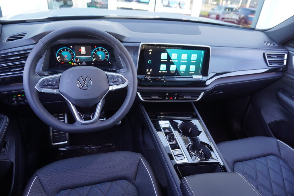 2026 Volkswagen Atlas Cross Sport SEL Premium R-Line