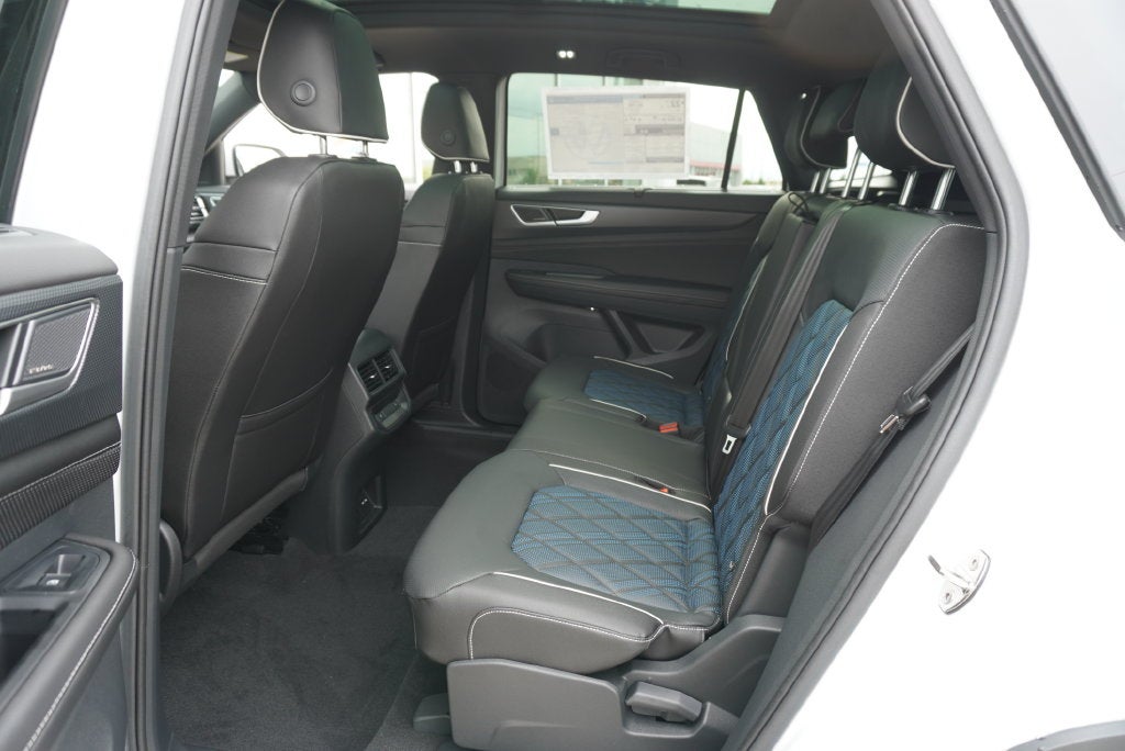 2026 Volkswagen Atlas Cross Sport SEL Premium R-Line