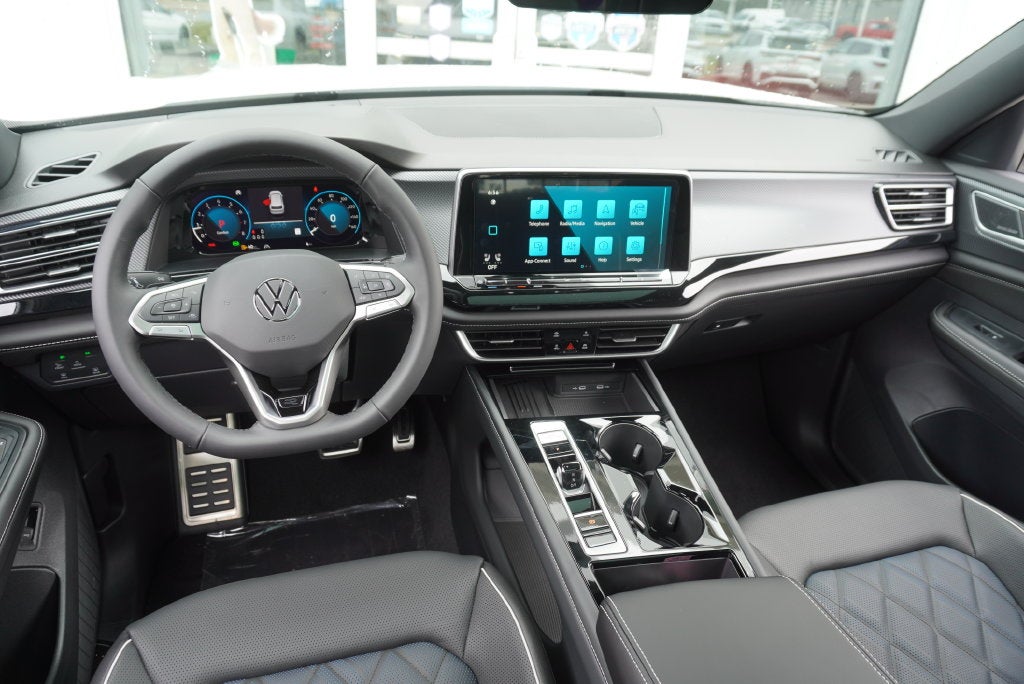 2026 Volkswagen Atlas Cross Sport SEL Premium R-Line
