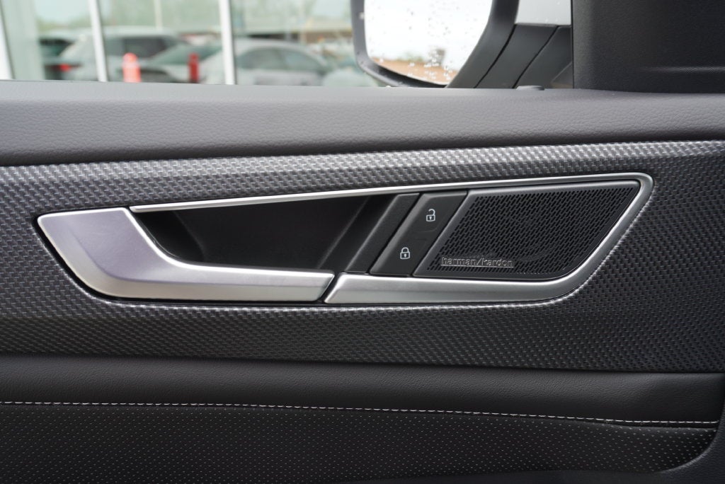 2026 Volkswagen Atlas Cross Sport SEL Premium R-Line