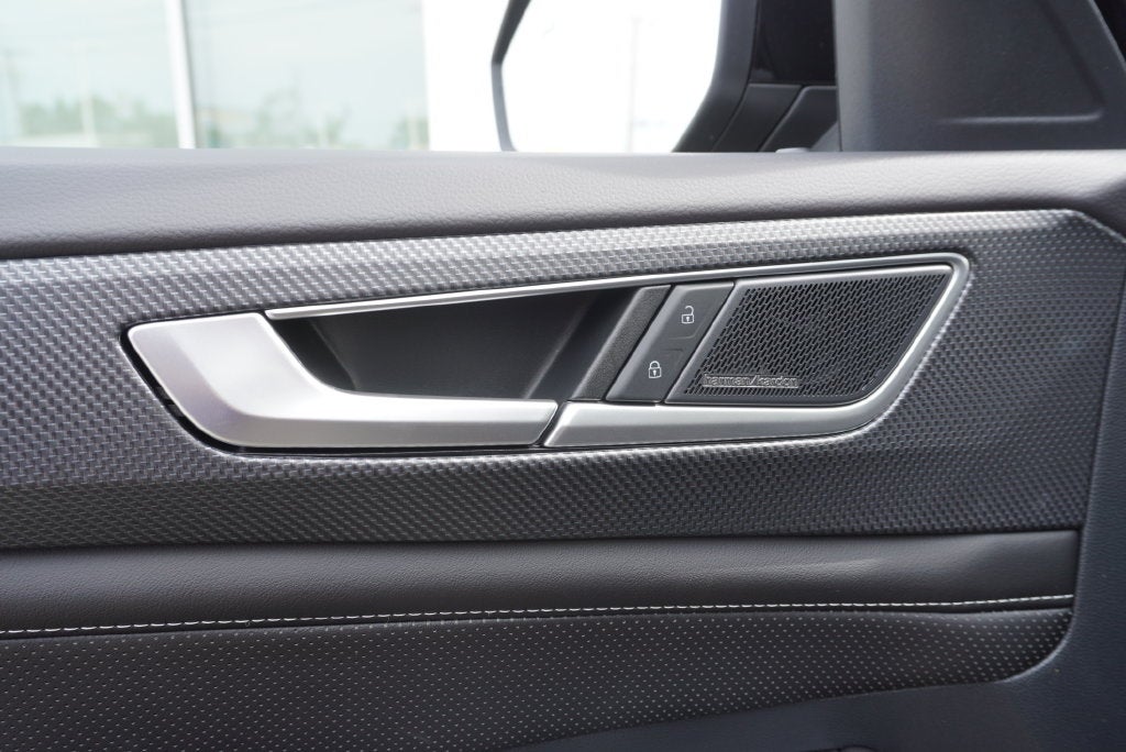 2026 Volkswagen Atlas Cross Sport SEL Premium R-Line