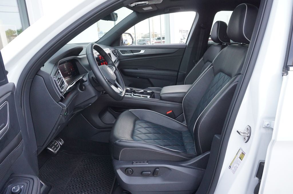 2025 Volkswagen Atlas Cross Sport 2.0T SEL Premium R-Line