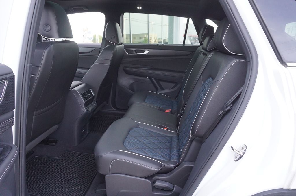 2025 Volkswagen Atlas Cross Sport 2.0T SEL Premium R-Line
