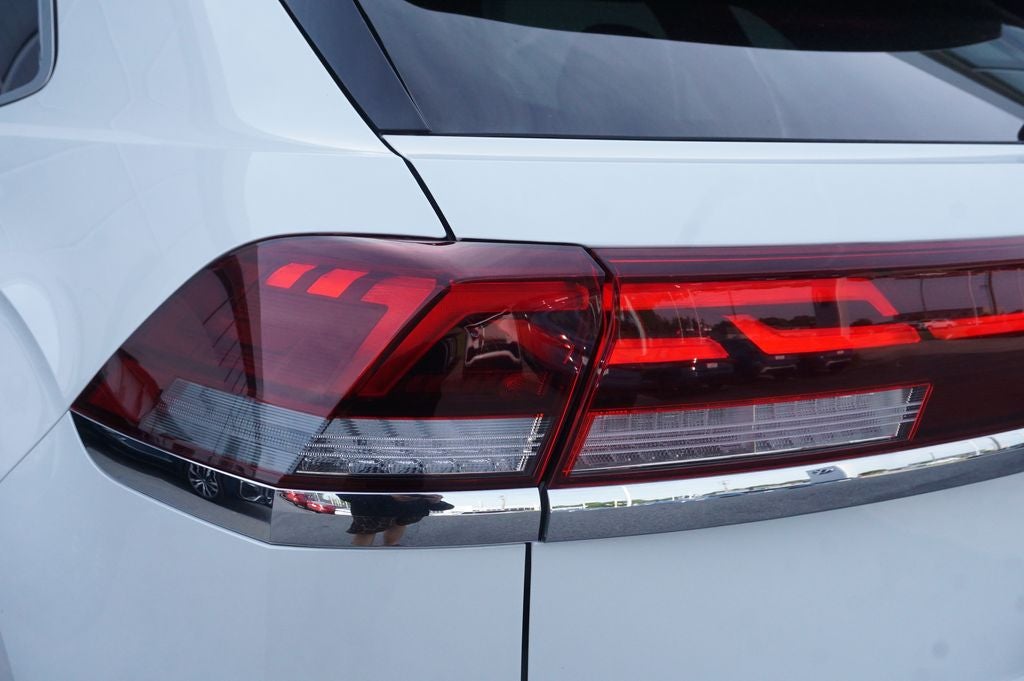 2025 Volkswagen Atlas Cross Sport 2.0T SEL Premium R-Line