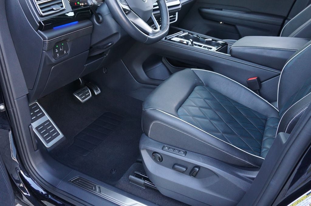 2025 Volkswagen Atlas Cross Sport 2.0T SEL Premium R-Line