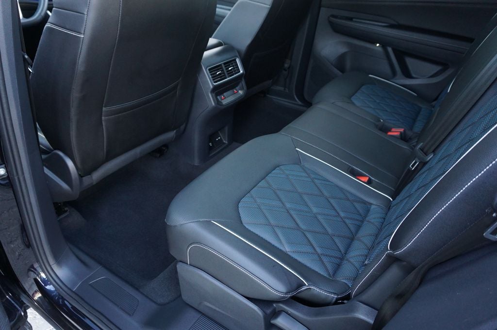 2025 Volkswagen Atlas Cross Sport 2.0T SEL Premium R-Line
