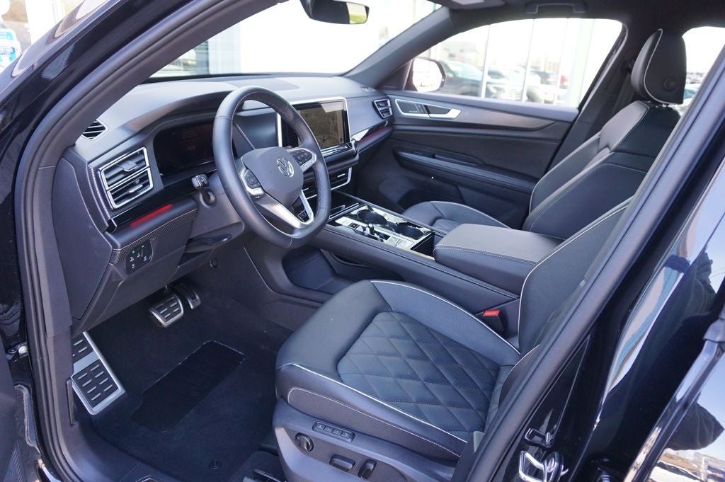 2025 Volkswagen Atlas Cross Sport 2.0T SEL Premium R-Line