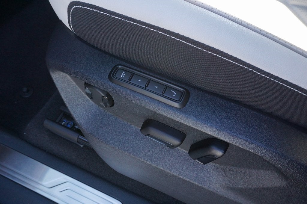 2025 Volkswagen Atlas Cross Sport 2.0T SEL Premium R-Line