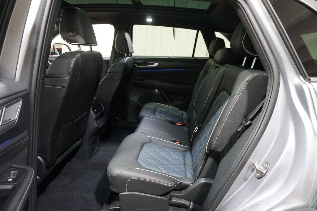 2025 Volkswagen Atlas Cross Sport 2.0T SEL Premium R-Line