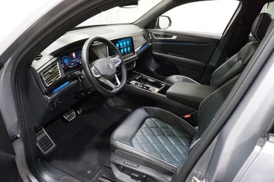 2025 Volkswagen Atlas Cross Sport 2.0T SEL Premium R-Line
